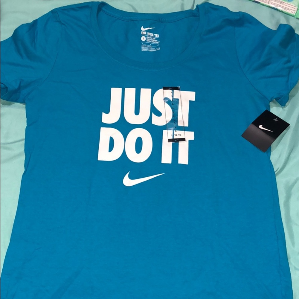 Women’s blue Nike active t-shirt